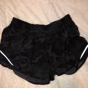 Lululemon Hotty Hot Low Rise Short 2.5"